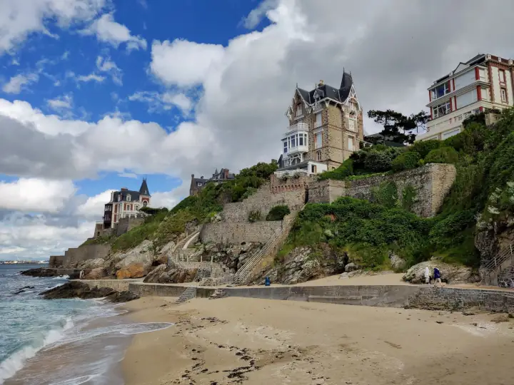 Plage de l'Écluse Dinard French Beach Holiday
